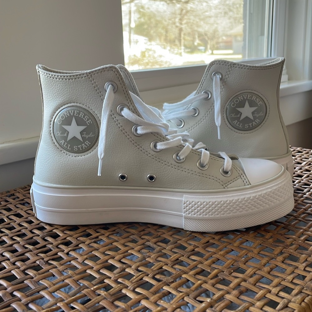 Converse High Top Women’s 7